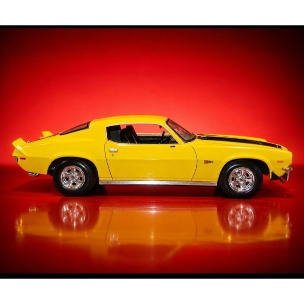 Chevy Camaro 1971  Z28 Maisto 1:18 Diecast Car Yellow Black Special Edition